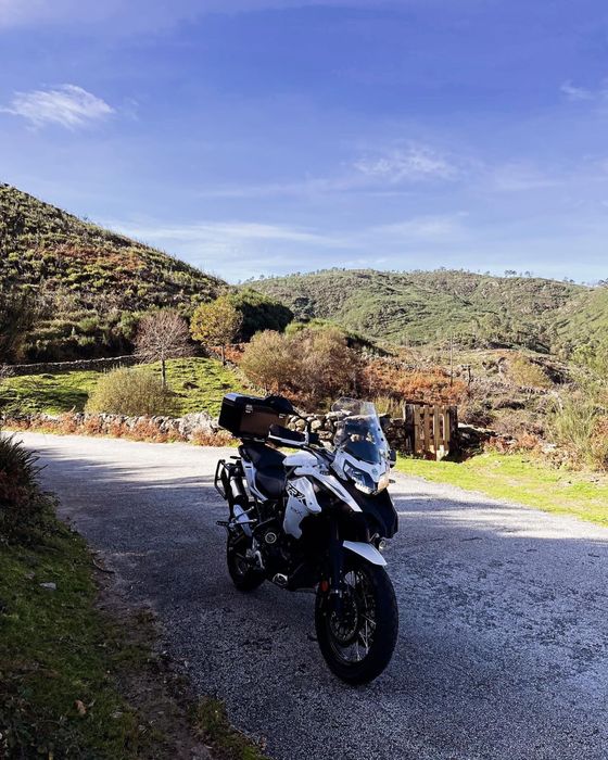 Benelli TRK 502X 2021 – Malas SHAD + Extras – Impecável