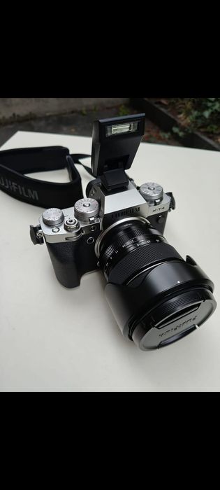 FUJIFILM X-T4 prateada + XF 16-80mm f/4.0
