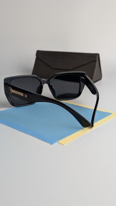 Стильні сонцезахисні окуляри  Versace