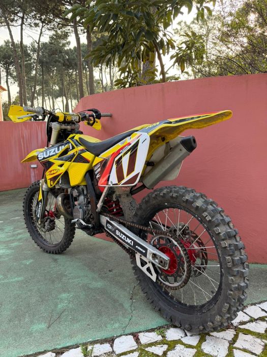 Suzuki   RM250.