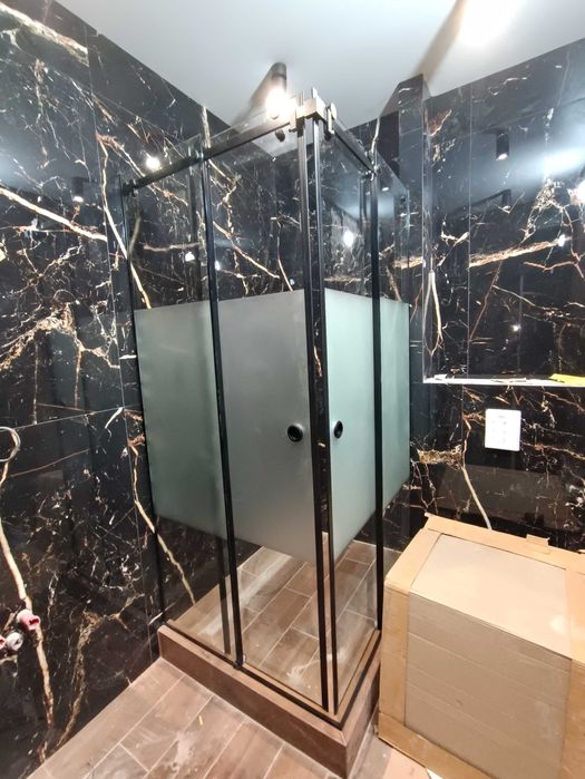 Нестандартные стеклянные душевые кабинки и перегородки