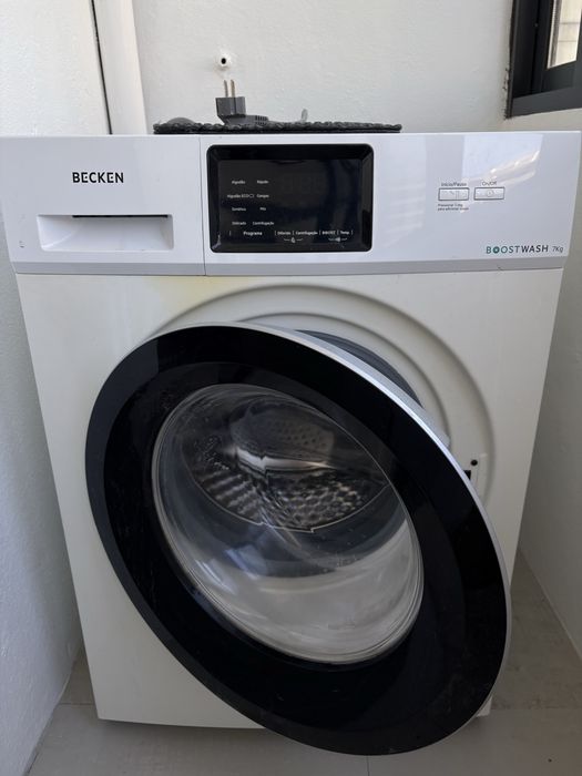 Máquina de Lavar Roupa BECKEN