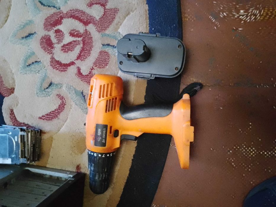 Продается шуруповёрт рабочие