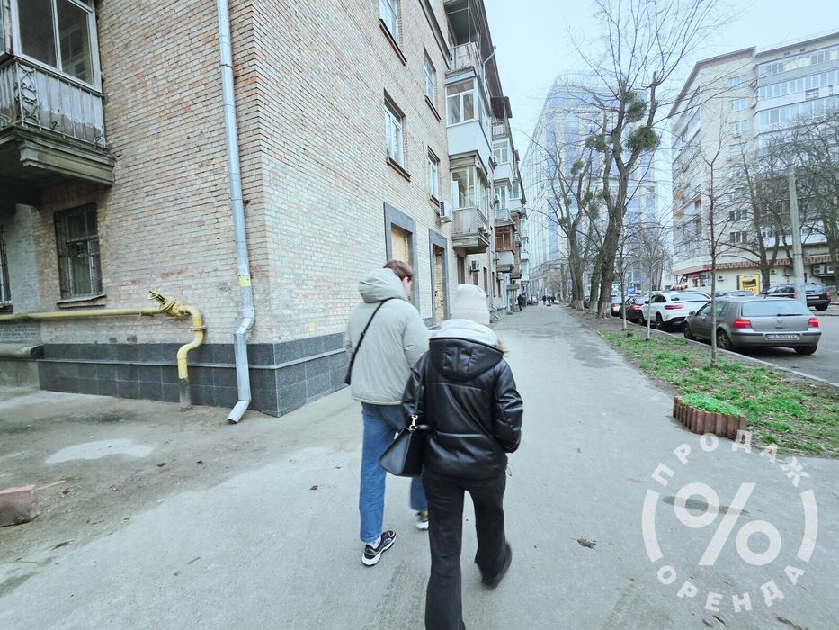 Печерськ, фасадне приміщення 54 м2, перший поверх, окремий вхід