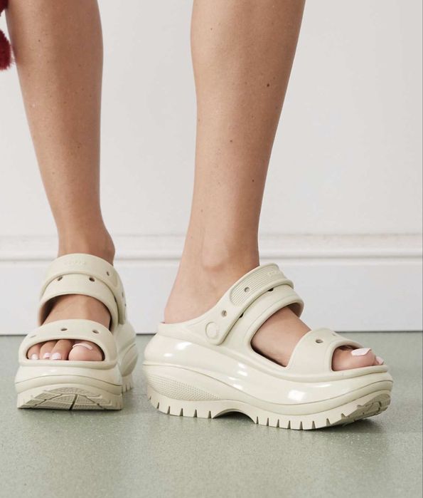 Crocs босоніжки на платформі