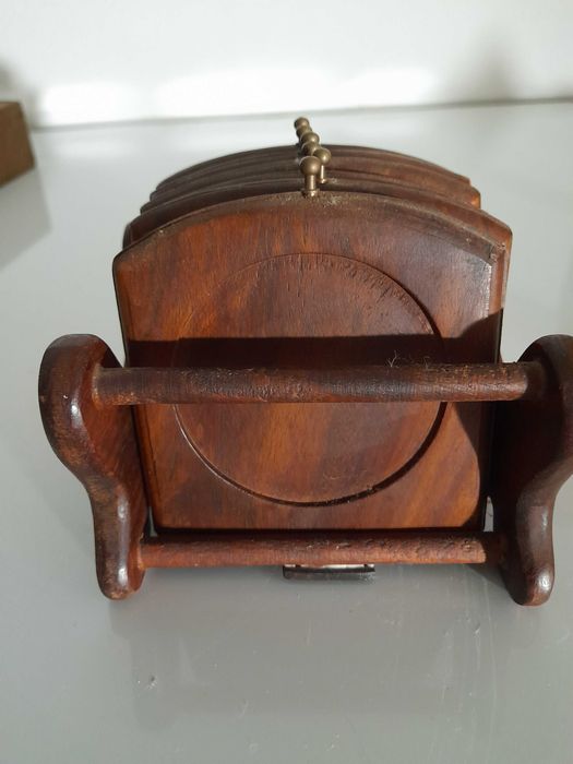 Base de copos em  madeira ( antigas)