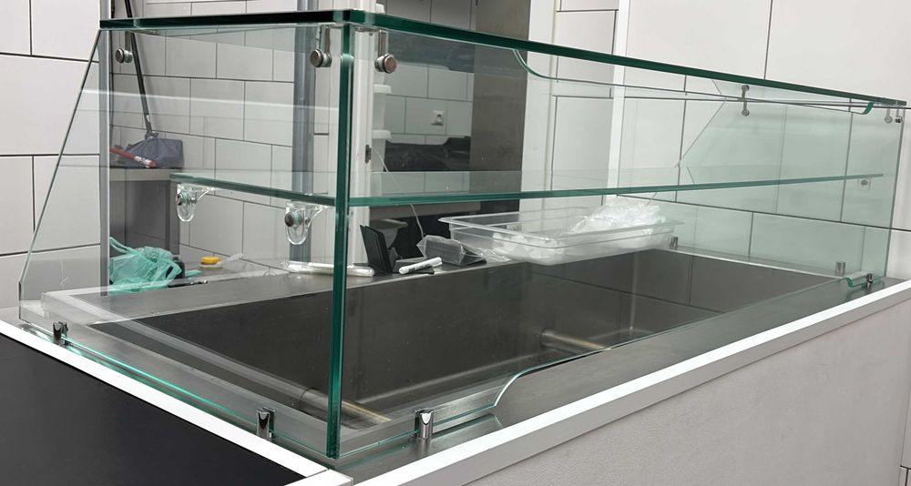 Balcão/Expositor Banho-Maria em vidro _ 230V Inox c/ Vitrine e Estufa – 4 GN1/1 ou 8 GN1/2