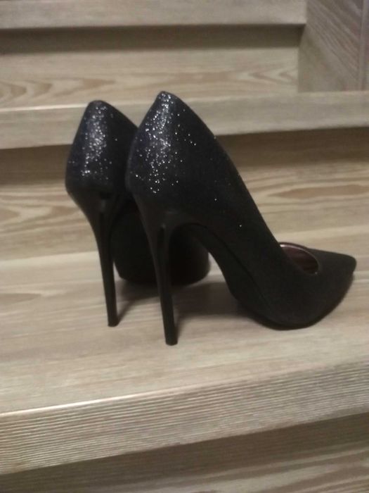 Buty ,szpilki ,pantofle czarne błyszczące