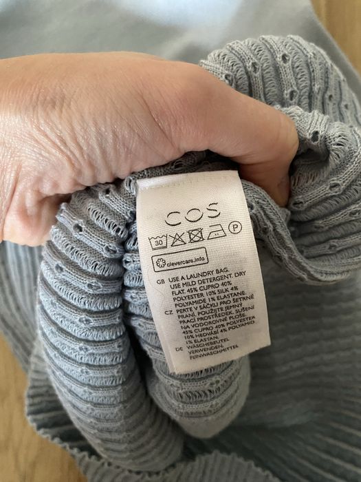 COS prążkowana dzianinowa spódnica midi jedwab cupro