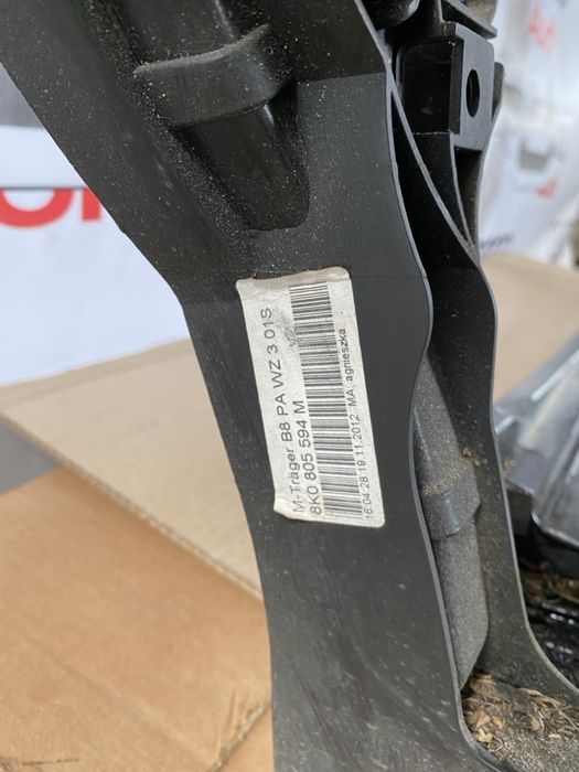 Передня панель телевизор Audi A4 B8 A5 Tdi Tfsi 2.0 1.8 8K0805595 M L