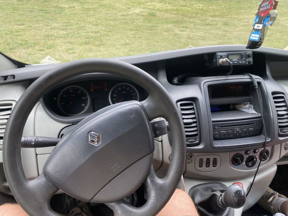Trafic 2011 9 osobowy 2.5 dci