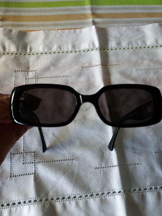 Óculos de sol de senhora pretos Guess