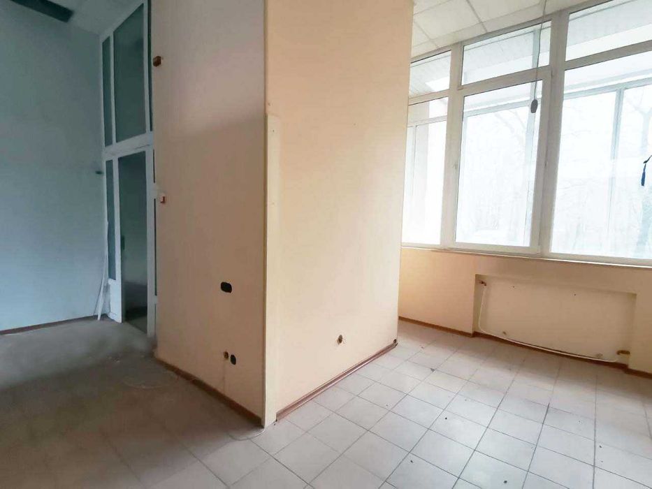 Продаж приміщення вільного призначення по Бульвару Центральному