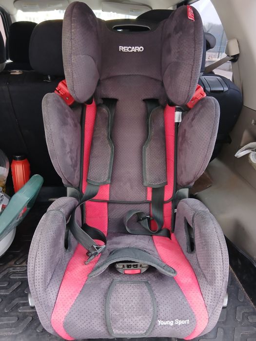 Продам автокрісло Recaro.
