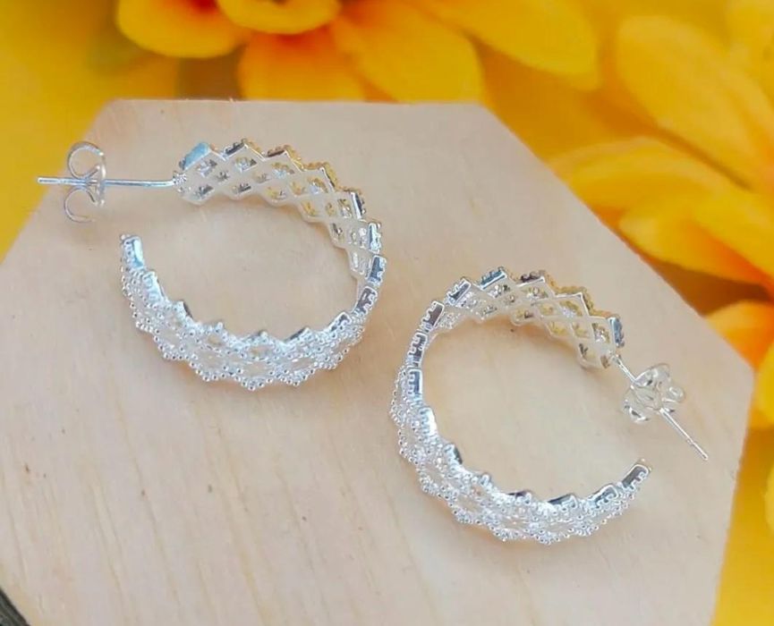 Brincos luxo, zirconia folheado a ouro 18k e prata 925.