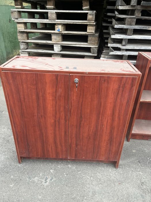 Полка деревяна на 4-5 полок , висота 160*70