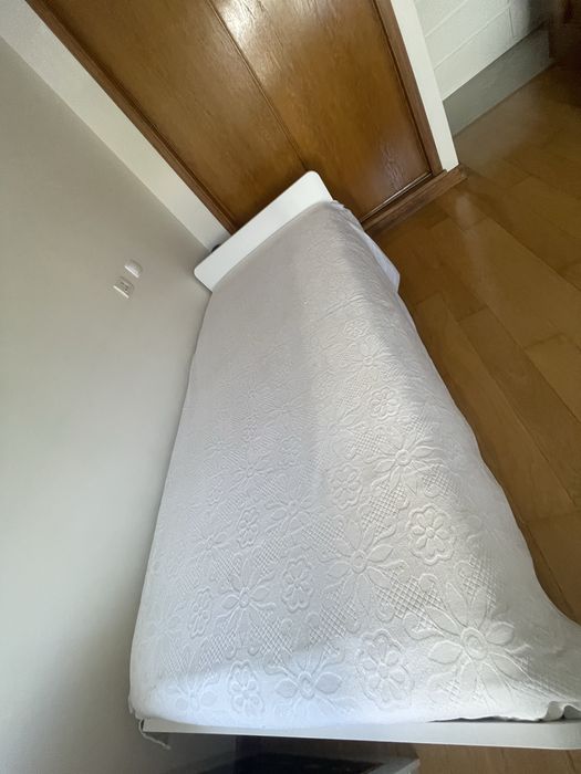 Cama solteiro com estrado e colcao incluido