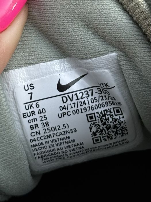 кроссовки Nike оригинал motiva light 40 размер