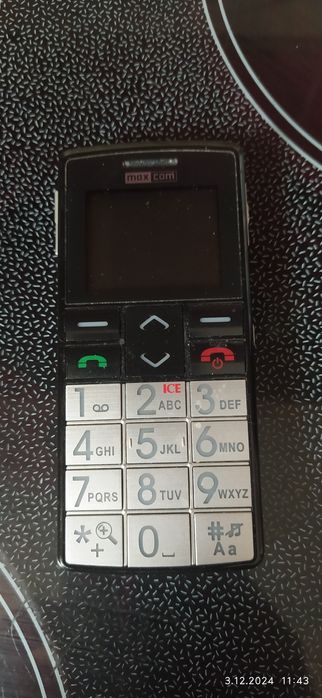 Telefon alarmowy dla seniora z opaska alarmową