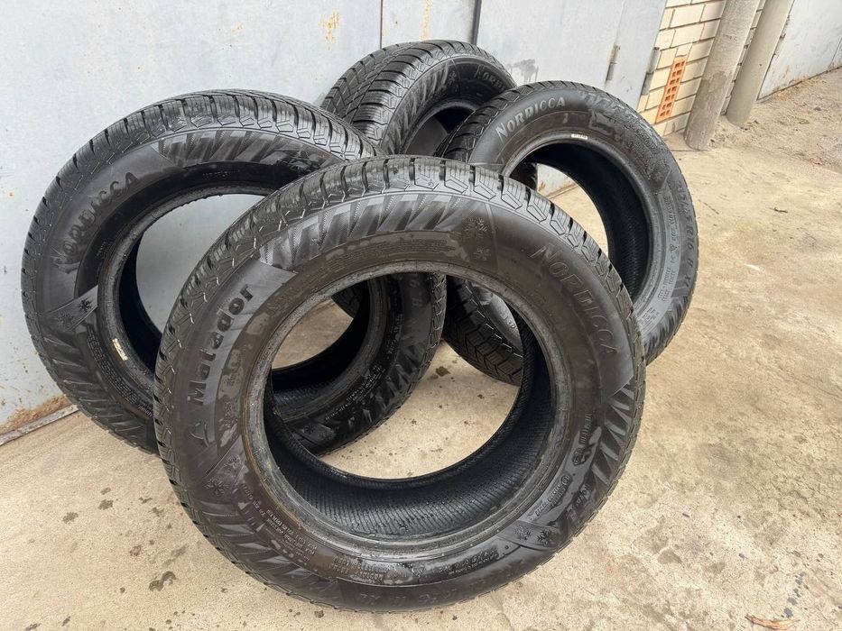 Зимова гума 215/65 R16