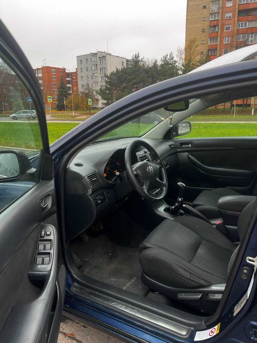 Toyota avensis 2005 2.0 дизель