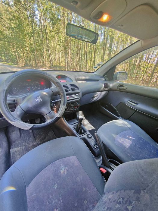 PEUGEOT 206 de 1999 (bem estimado)