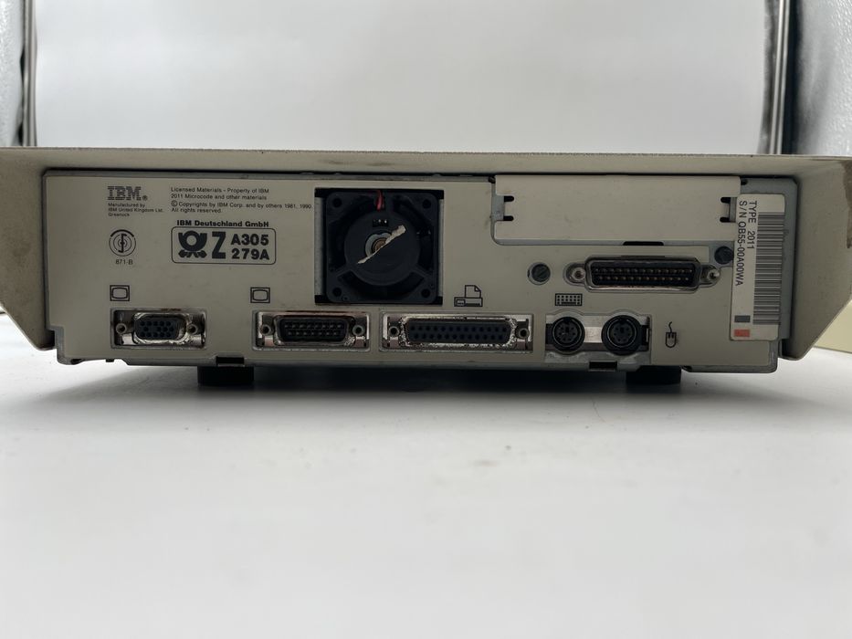 computador vintage IBM ps1