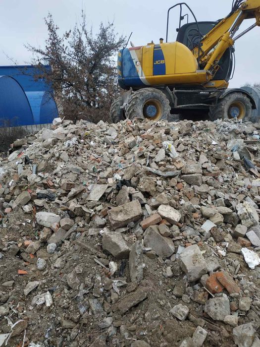 Дробленный бетон, бой кирпича, фундаментные блоки ФБС,грунт на засыпку