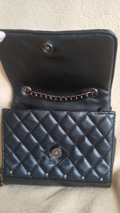 Mała torebka na grubszym łancuchu