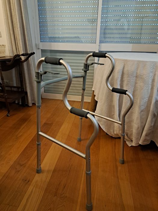 Andarilho em alumínio como novo