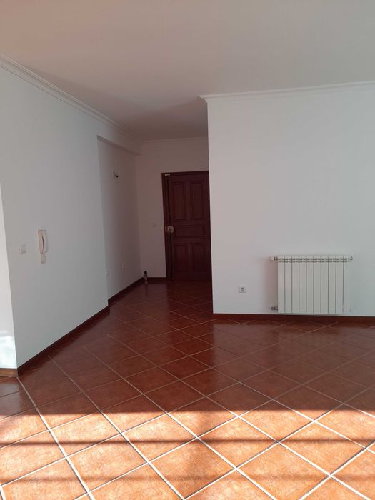 Apartamento T2 no centro com garagem individual