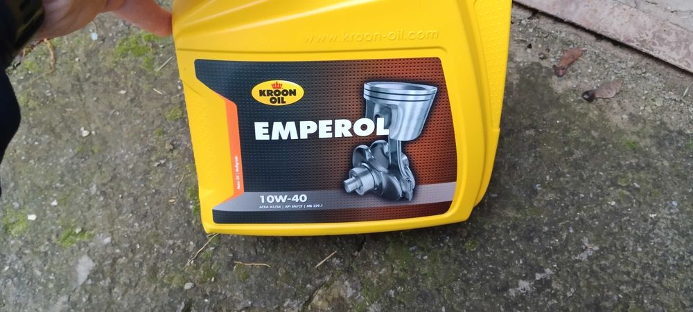 Моторна олива Kroon Oil Emperol 10W-40, та фільтр масла Mahle Ланос