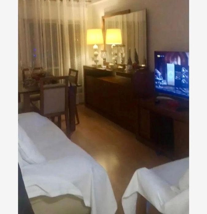 Mesa de Jantar tampo em vidro + 4 cadeiras - ótimo estado