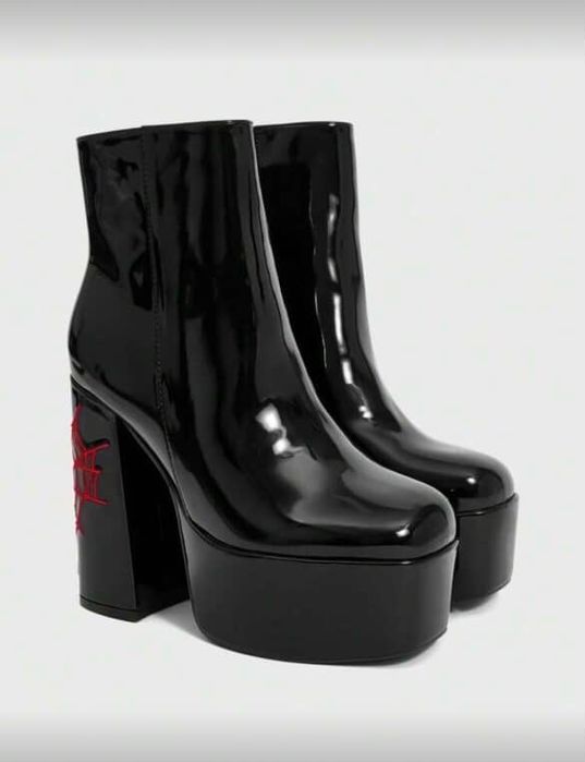 Сапожки на високому каблуці