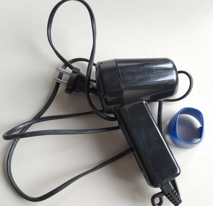 Secador em preto e azul