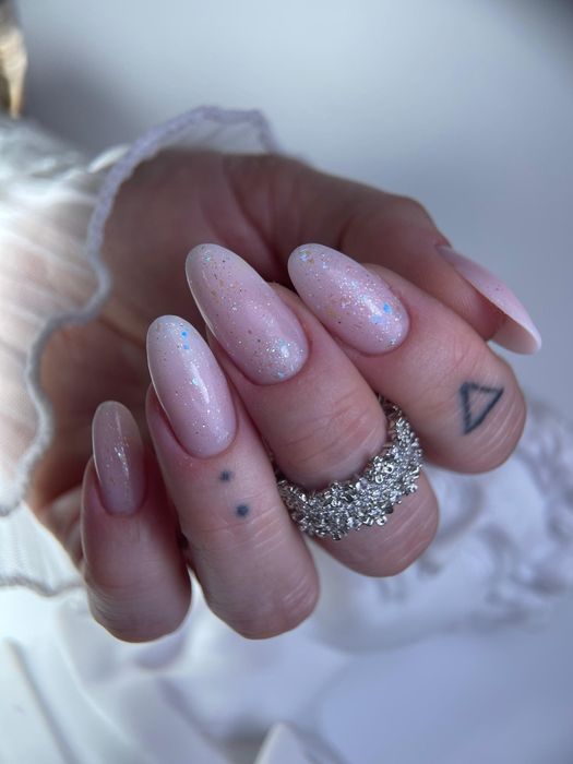 Paznokcie żelowe i hybrydowe, pedicure.