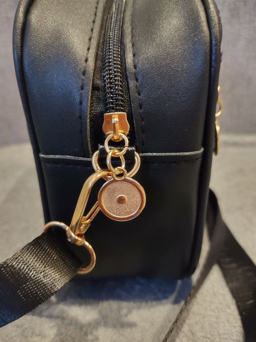 Nowa,mała, czarna torebka na ramię