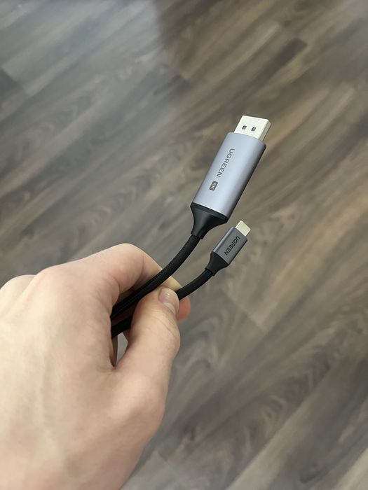 Kabel Ugreen CM556 ze złączami USB-C i DisplayPort 8K o długości 1 m szary