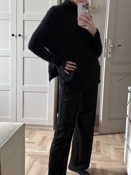 Cieplutki pluszowy sweterek golf Sinsay