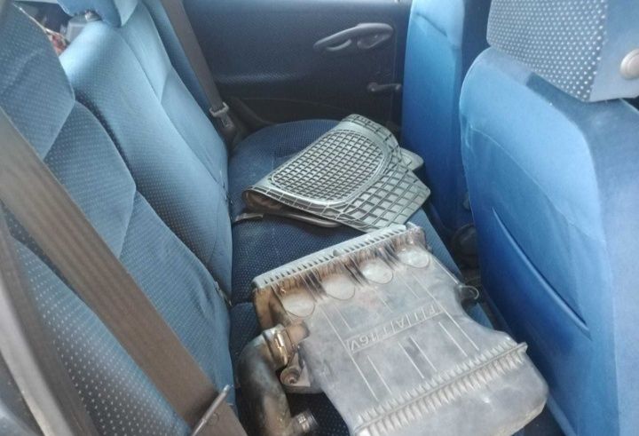 Para Peças Fiat Punto 80 1.2 16V de 2000 com 80CV com boa mecânica