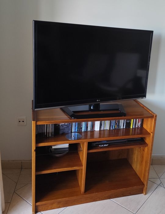Móvel tv, 0.95 comprimento 0.45 largura e 0.75 altura