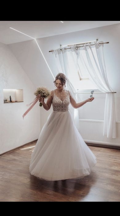 Suknia ślubna plus dodatki