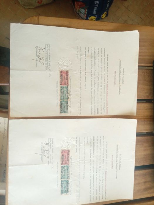 Diplomas diversos e antigos