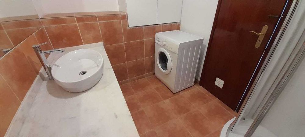 Quarto para arrendar, despesas incluídas, com casa da banho e pequena cozinha uso privado, em Fatima