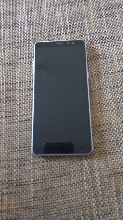 Телефон Samsung а8+