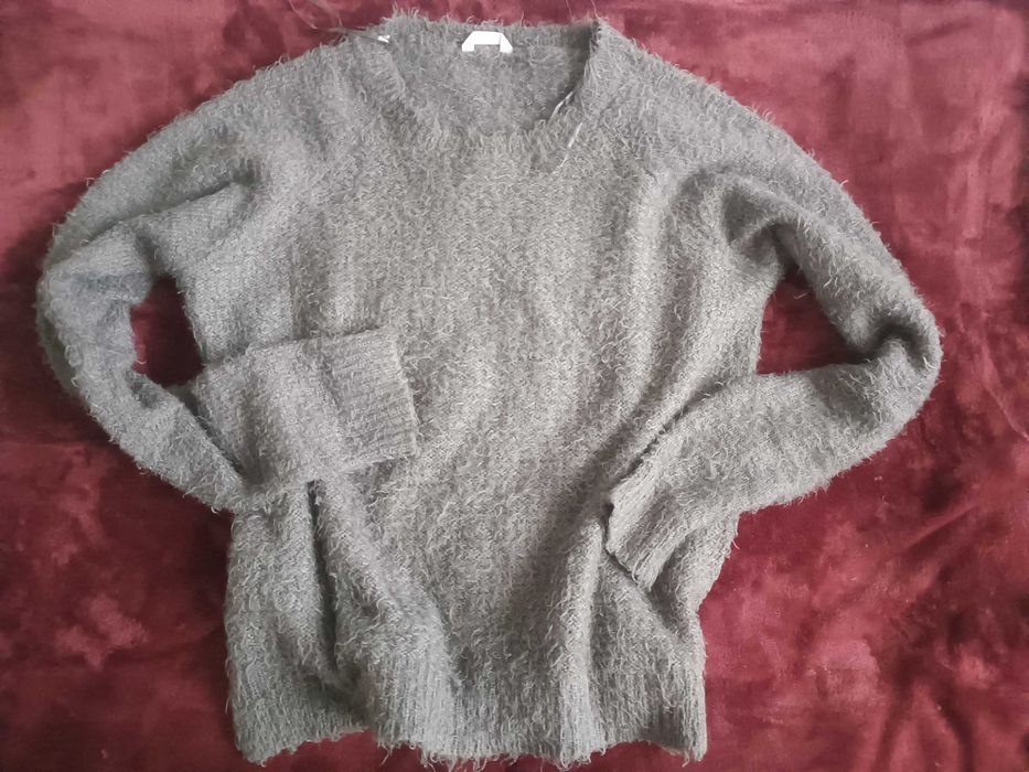 Sweter damski, w szarym kolorze