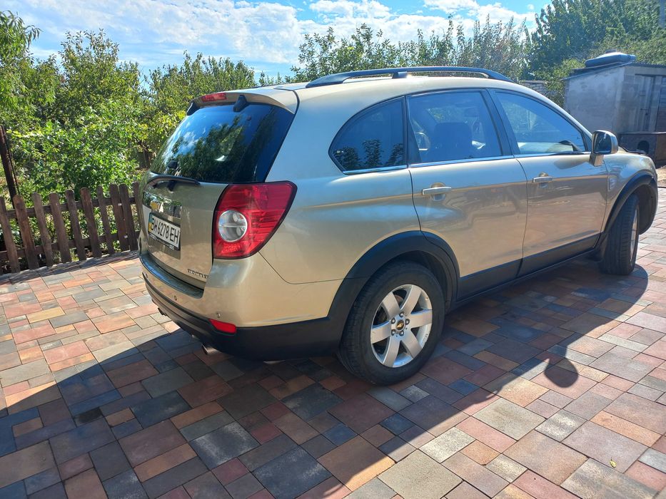 продати авто Chevrolet Captiva