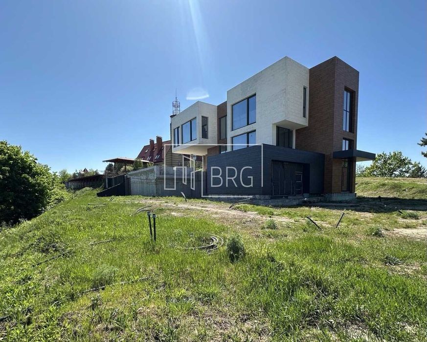 Современный дом с бассейном на террасе 74 сотки Лесники без комиссии