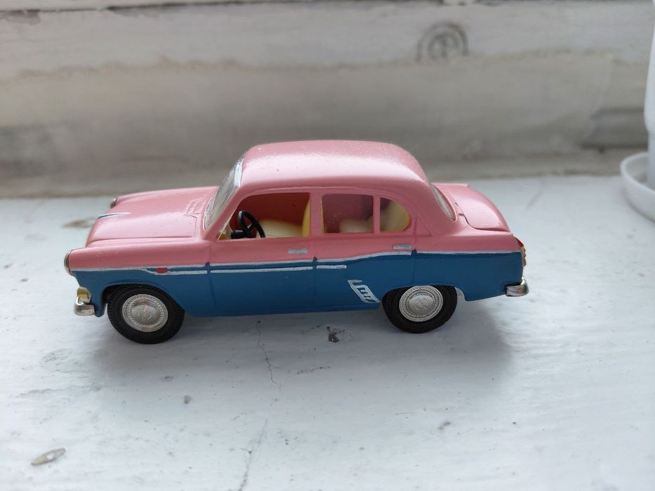Модель СССР марки Москвич 403.