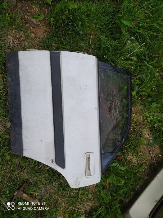 Продам двери Mazda 323F 1992 год